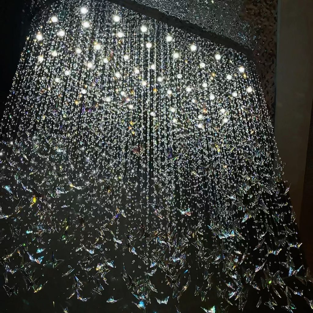 Luxury glassy custom Chandeliers in UAE for villas and hotels 