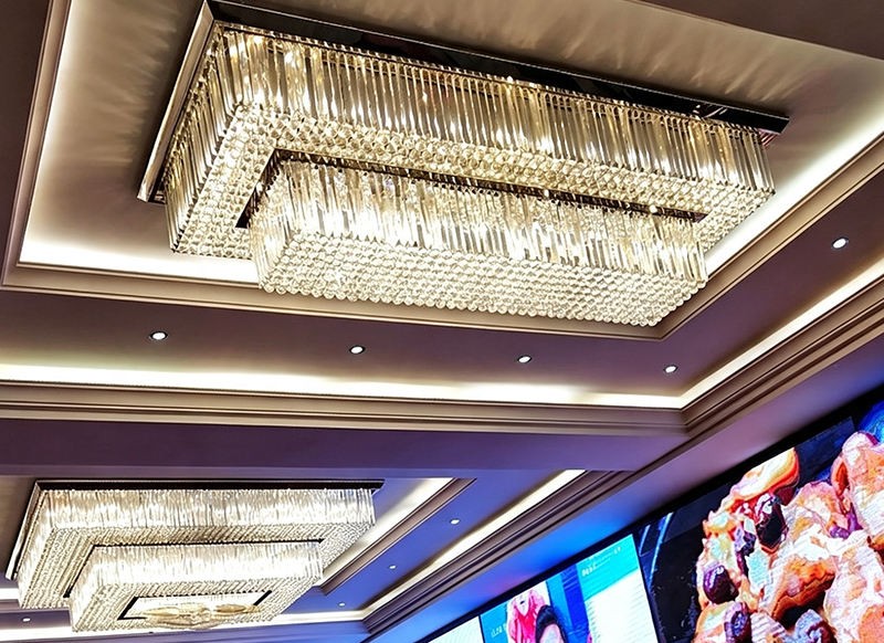 Crystal Custom Chandeliers in UAE for villas and hotels 