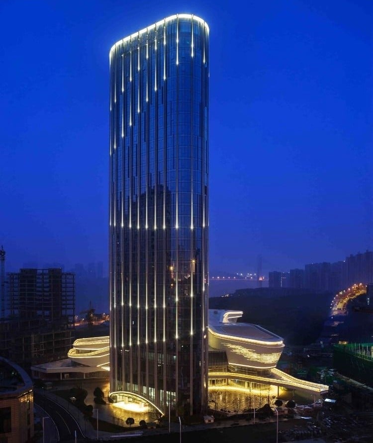 Architectural Facade Lighting for Skyscrapers in Dubai and Abu Dhabi